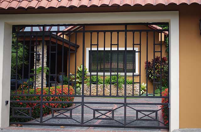 Photo example of an automatic black metal gate