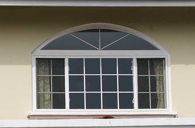 Photo example of windows in an modern town house in Panama